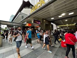 Lucky Plaza (D9), Retail #551430681